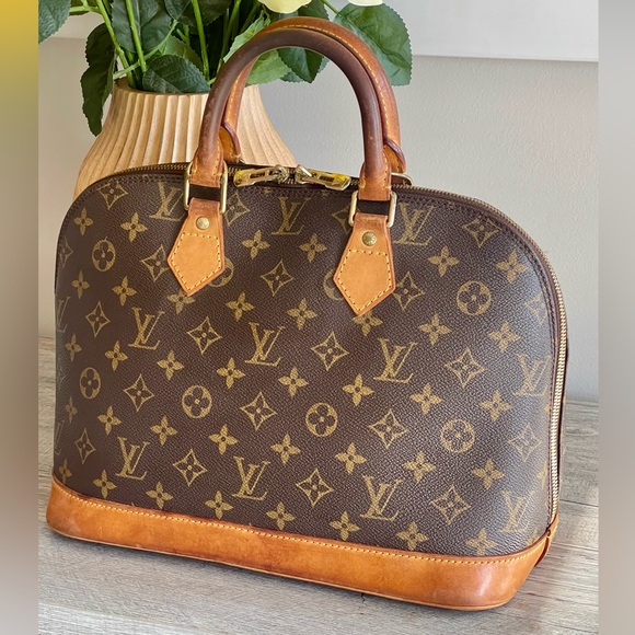 Authentic LOUIS VUITTON Monogram Alma Bag - Picture 4 of 14
